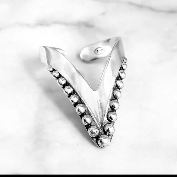 Full Finger Punk Ring Silver Plated Chevron Cuff, Retro V-Design - Picture 4 of 9